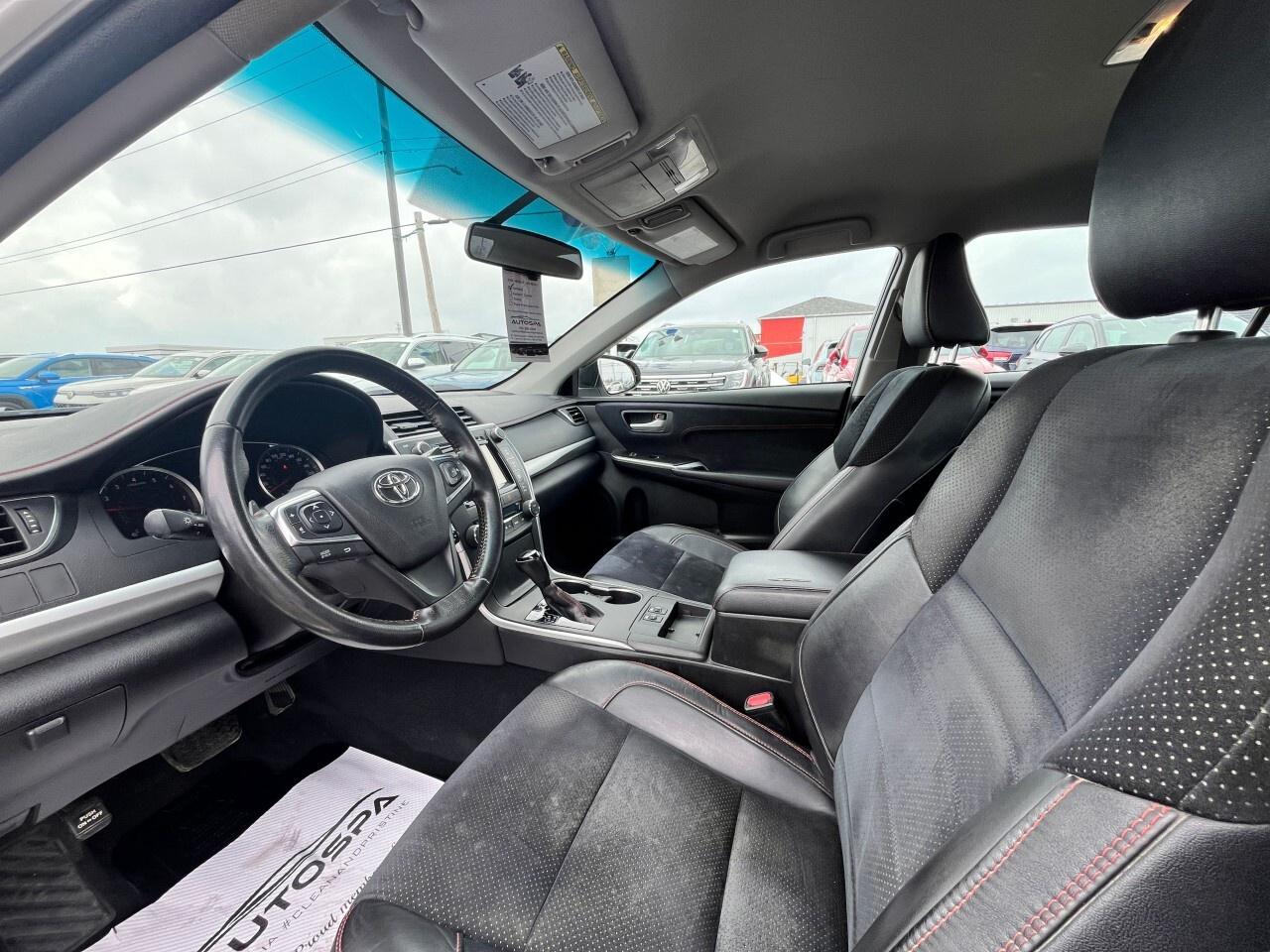 2017 Toyota Camry SE Photo