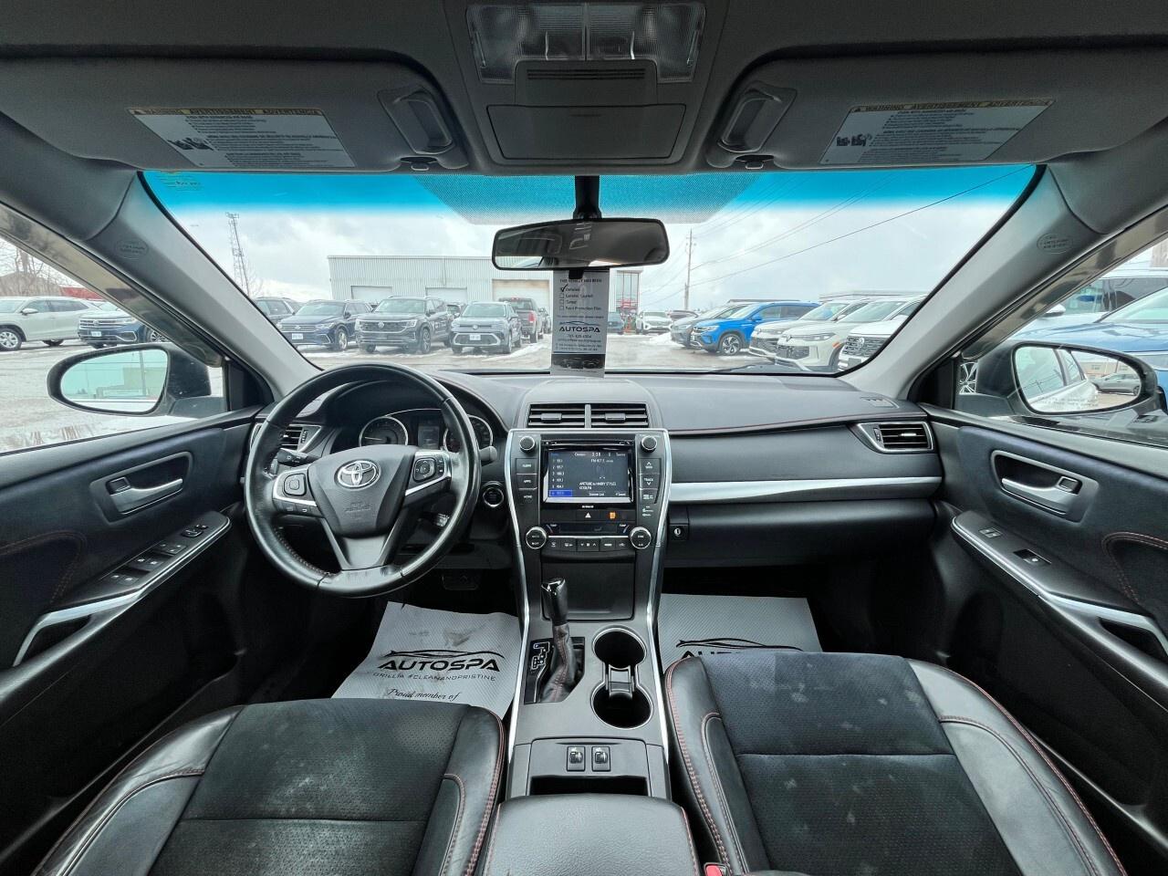 2017 Toyota Camry SE Photo