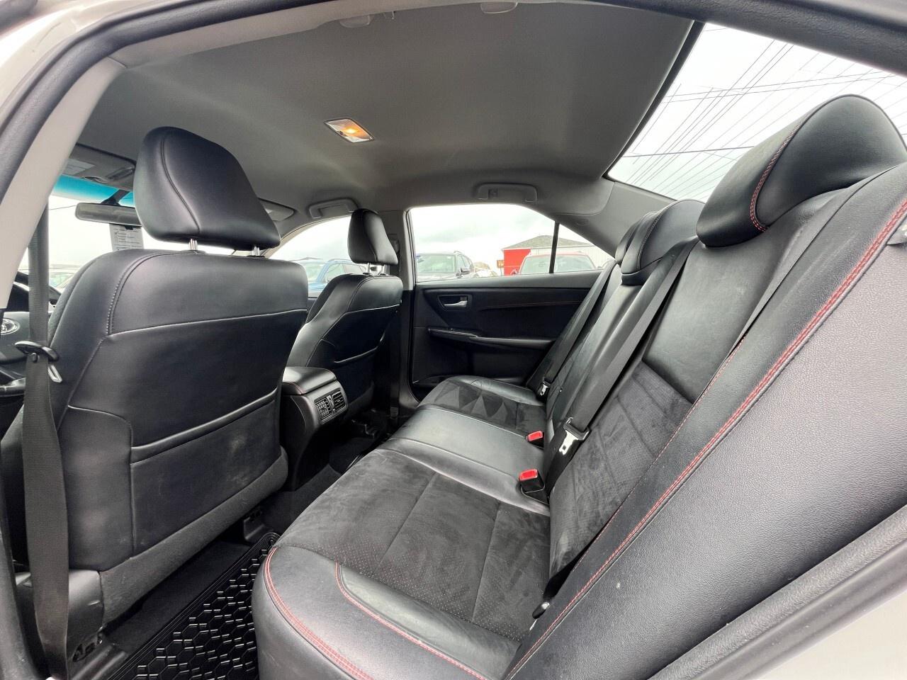 2017 Toyota Camry SE Photo