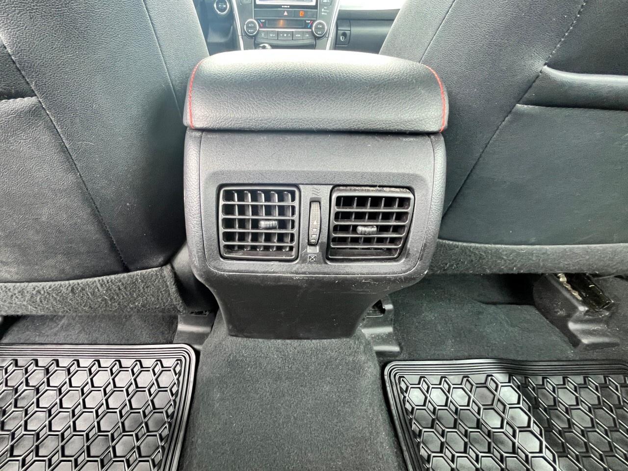 2017 Toyota Camry SE Photo