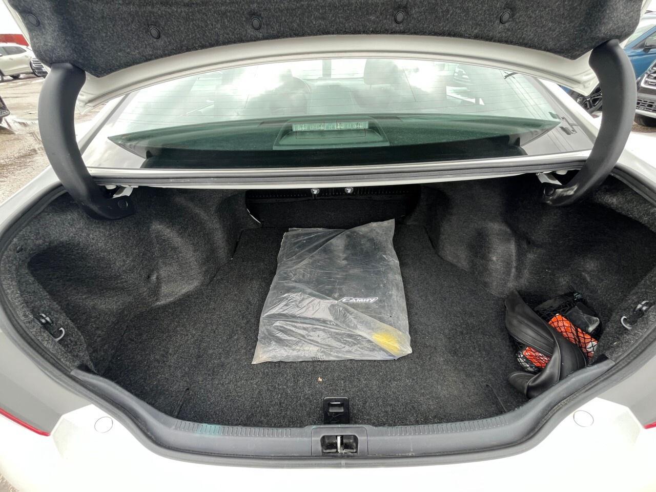 2017 Toyota Camry SE Photo