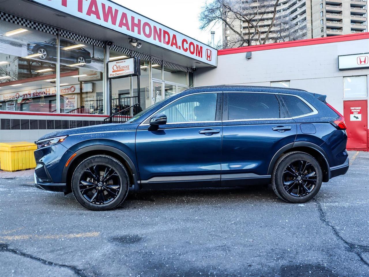 2023 Honda CR-V Hybrid Touring LEATHER NAVI SUNROOF Photo4