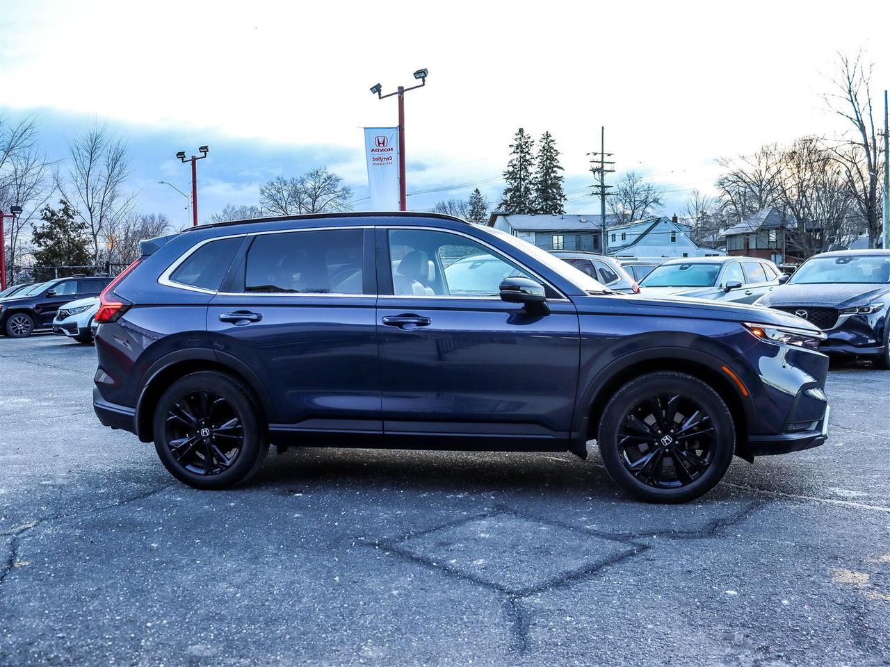 2023 Honda CR-V Hybrid Touring LEATHER NAVI SUNROOF Photo2