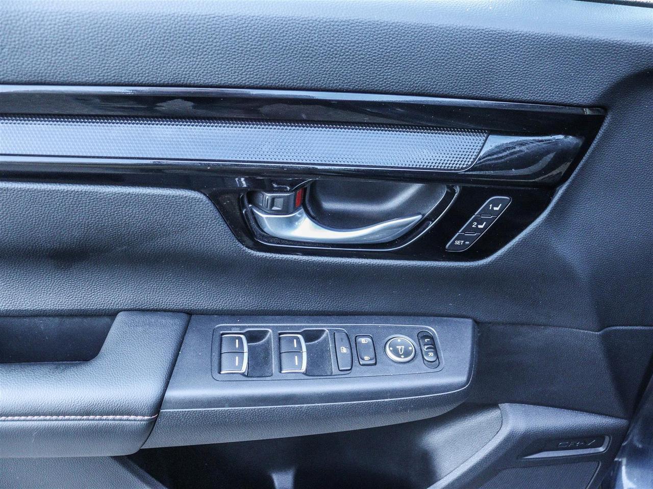 2023 Honda CR-V Hybrid Touring LEATHER NAVI SUNROOF Photo