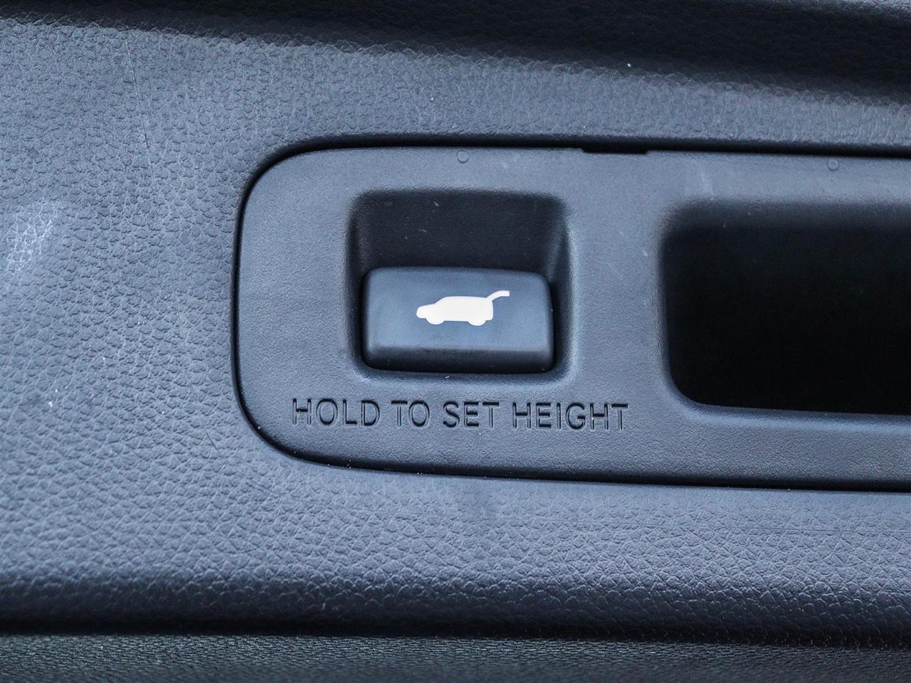 2023 Honda CR-V Hybrid Touring LEATHER NAVI SUNROOF Photo