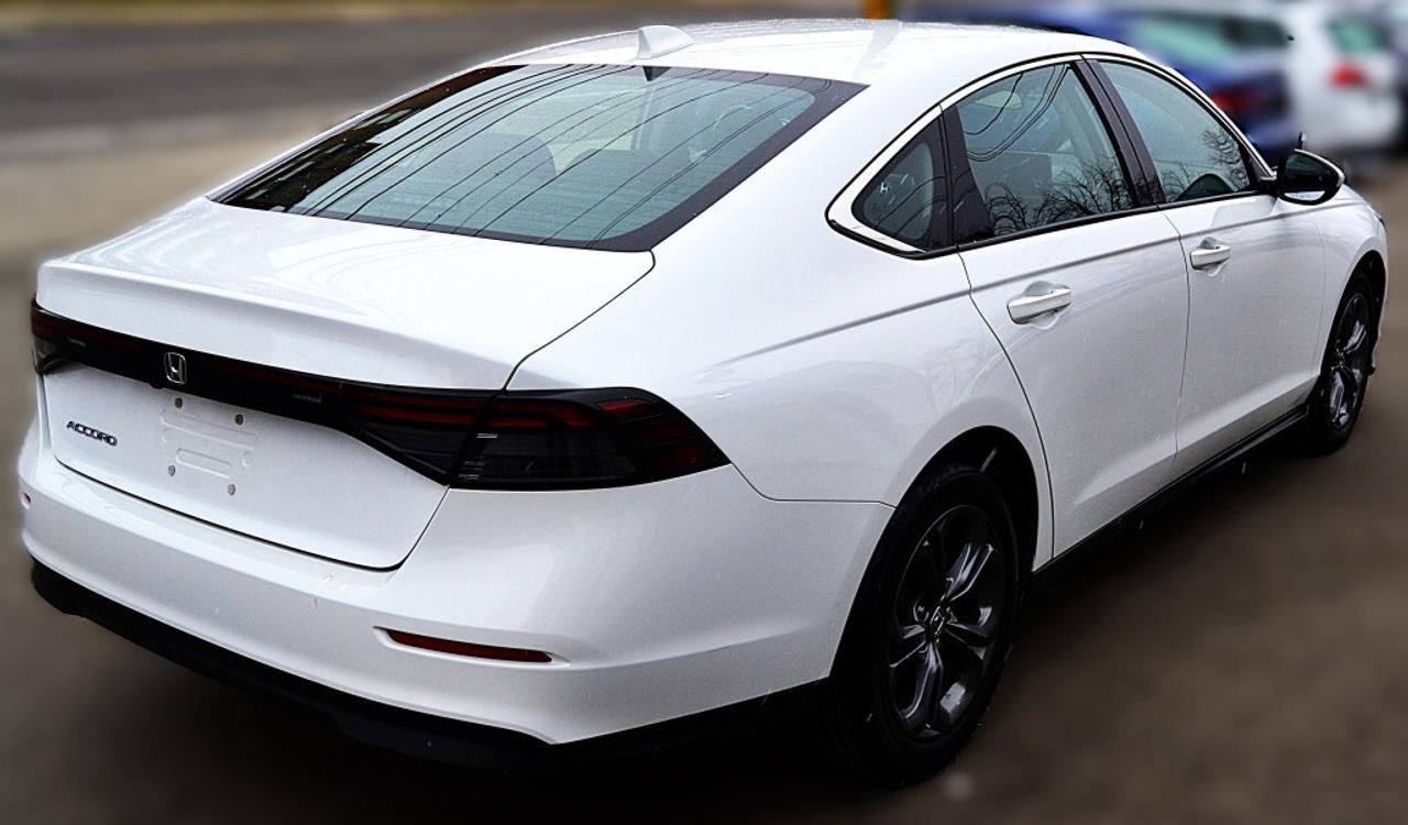 2023 Honda Accord Sedan EX CVT Photo4