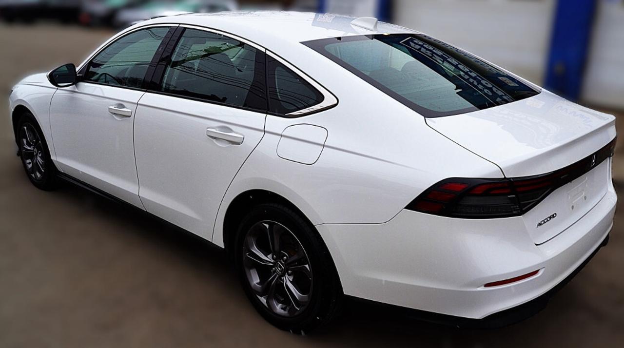 2023 Honda Accord Sedan EX CVT Photo