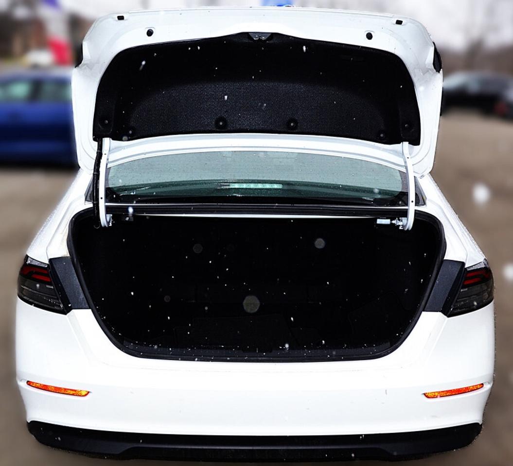 2023 Honda Accord Sedan EX CVT Photo