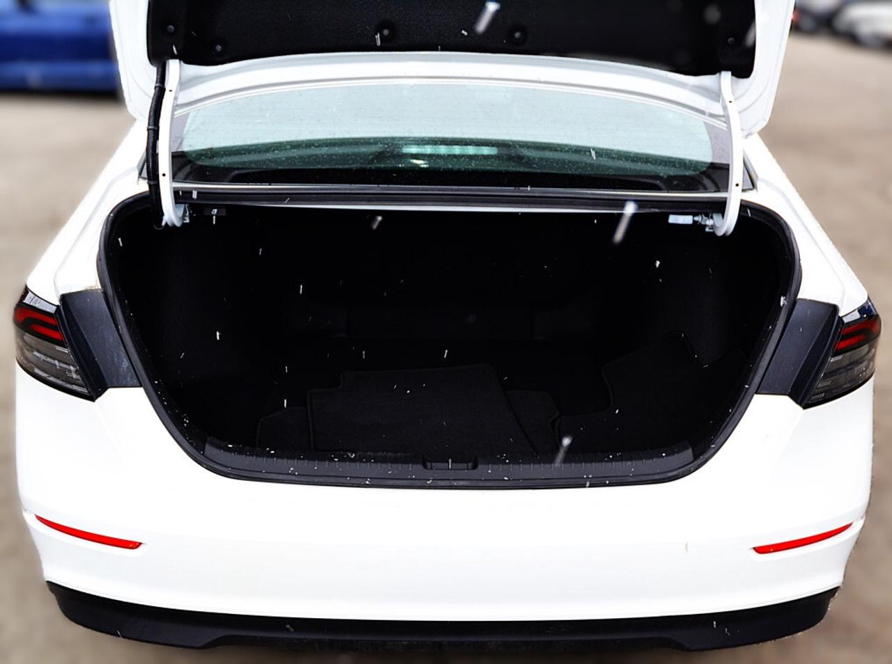 2023 Honda Accord Sedan EX CVT Photo