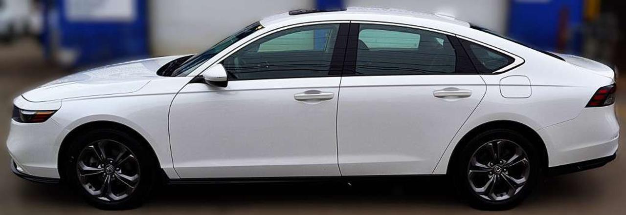 2023 Honda Accord EX CVT Photo5