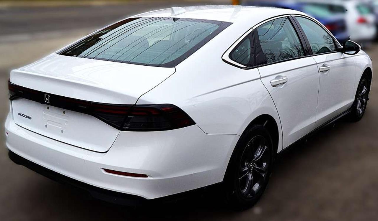 2023 Honda Accord EX CVT Photo