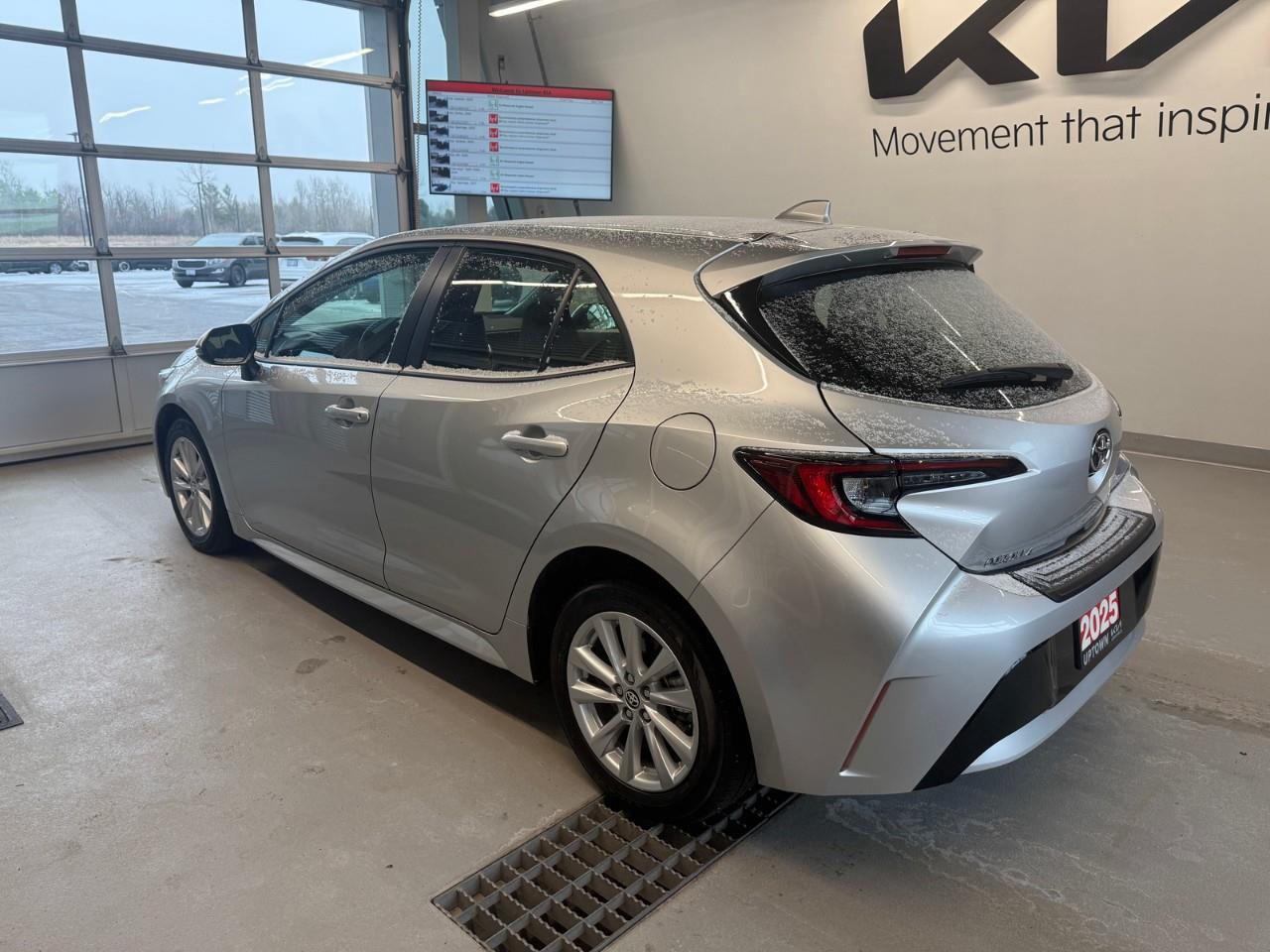 2025 Toyota Corolla Hatchback Base 5dr Photo