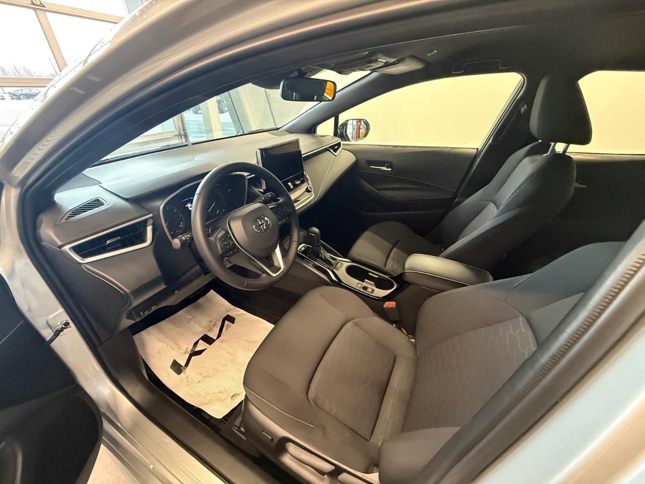 2025 Toyota Corolla Hatchback Base 5dr Photo