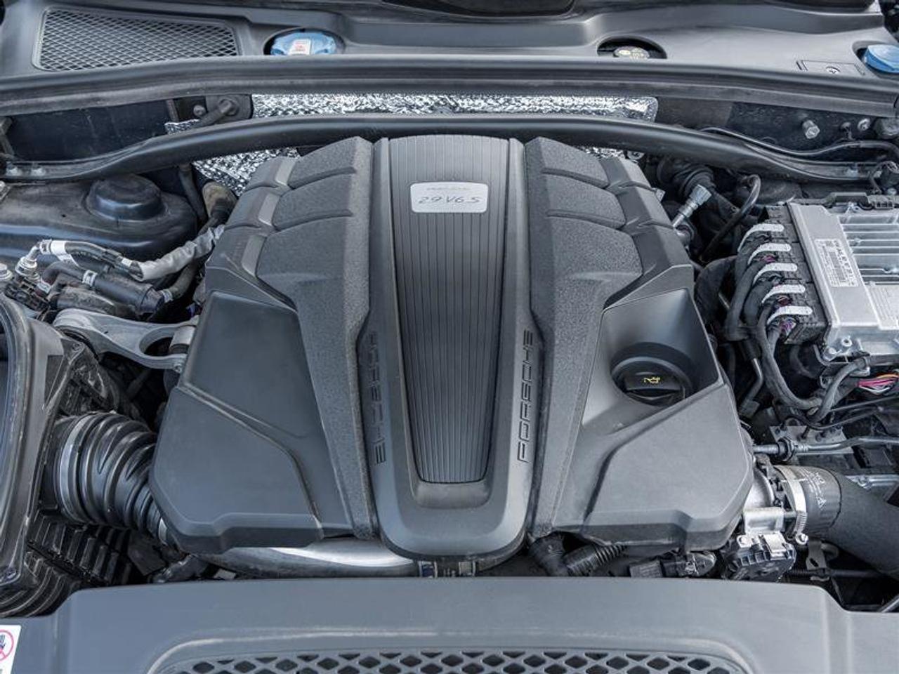 2023 Porsche Macan S AWD Premium Pkg Plus, 21 RS Spyder Design Wheels Photo