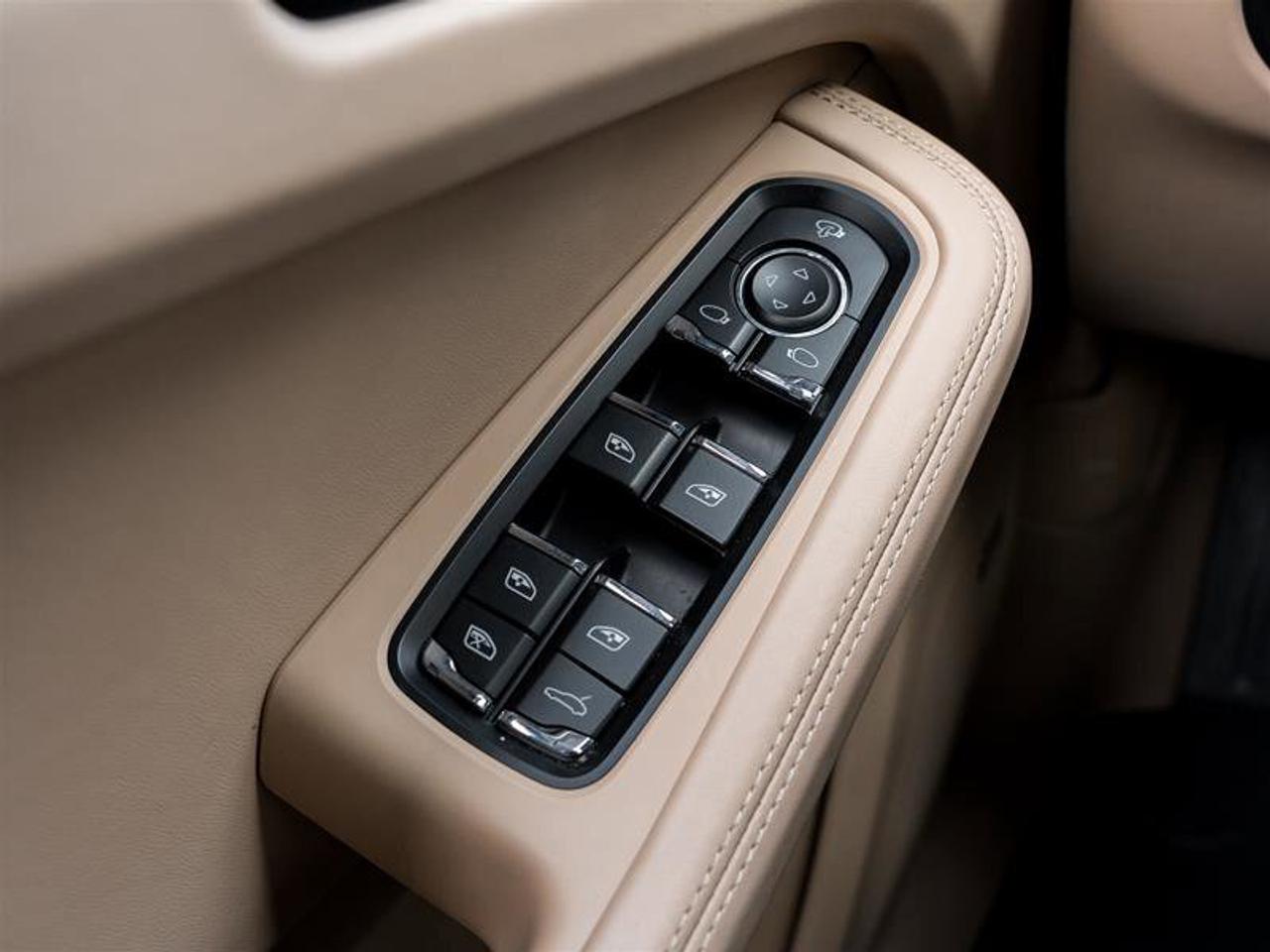 2023 Porsche Macan S AWD Premium Pkg Plus, 21 RS Spyder Design Wheels Photo