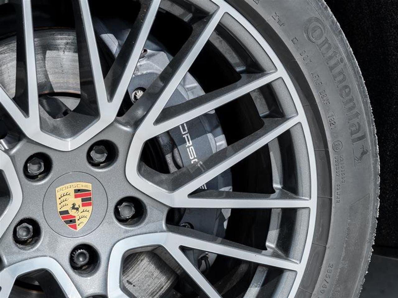2021 Porsche Cayenne AWD Premium Plus Pkg 21 RS Spyder Design Wheels in Photo