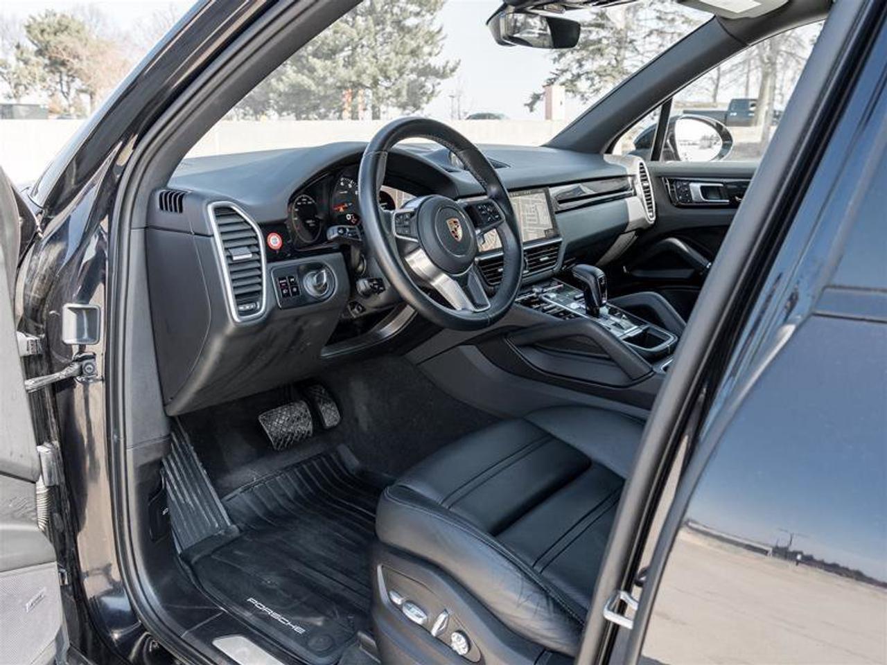 2021 Porsche Cayenne AWD Premium Plus Pkg 21 RS Spyder Design Wheels in Photo