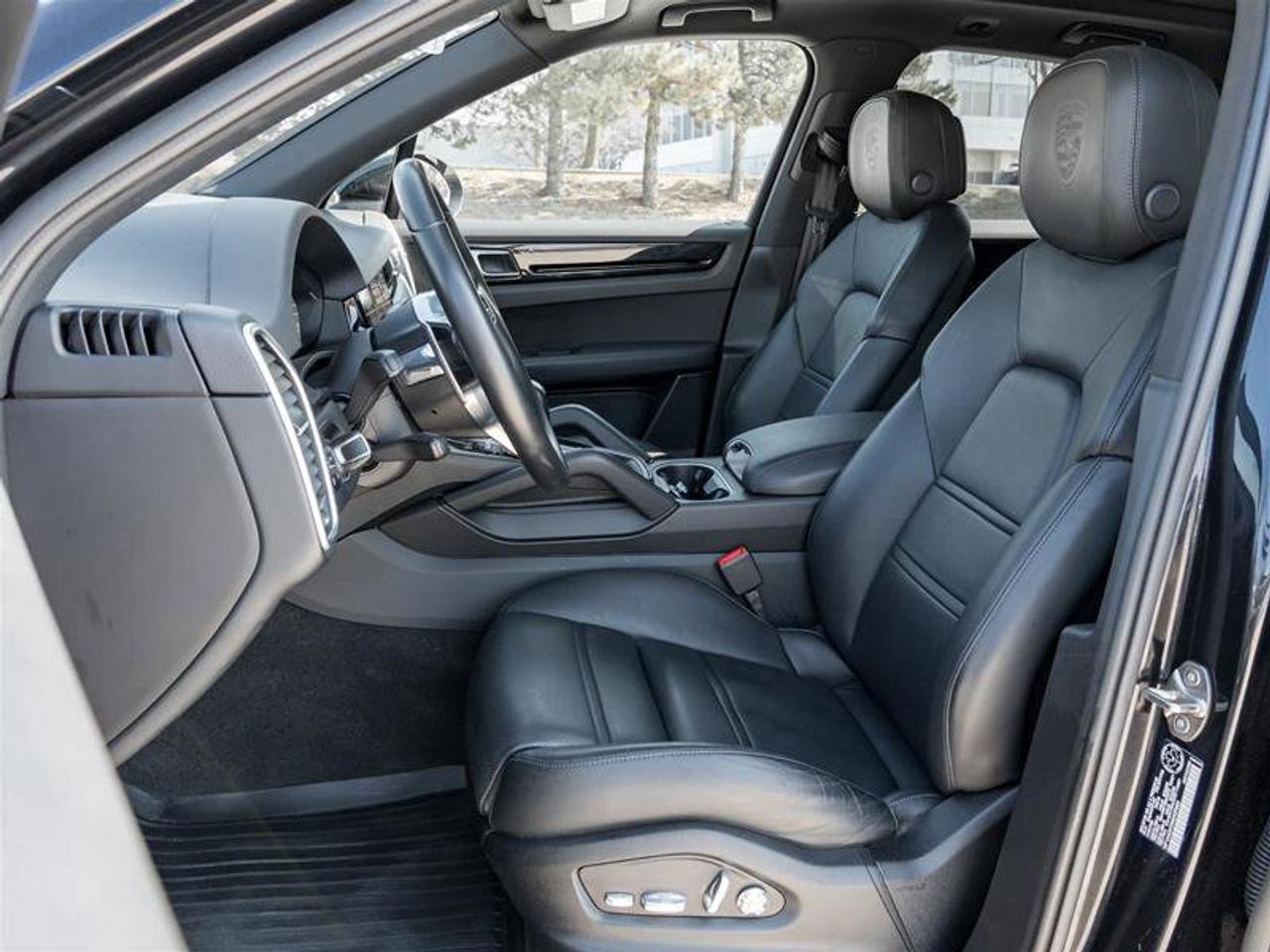 2021 Porsche Cayenne AWD Premium Plus Pkg 21 RS Spyder Design Wheels in Photo