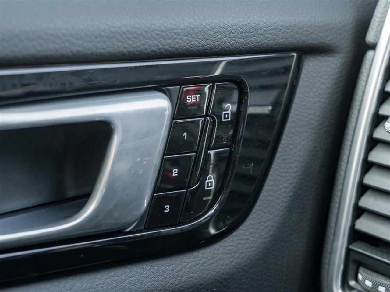 2021 Porsche Cayenne AWD Premium Plus Pkg 21 RS Spyder Design Wheels in Photo