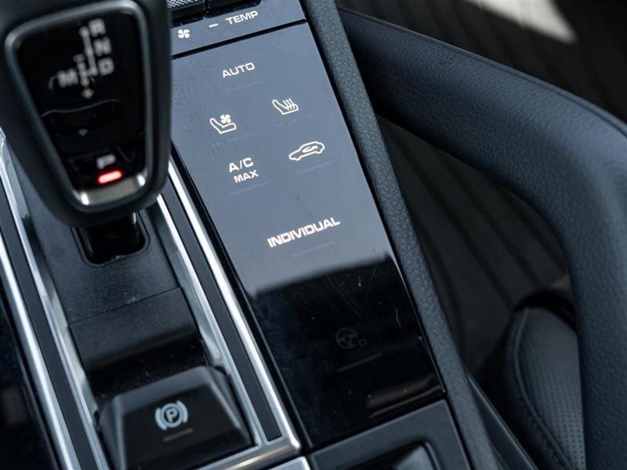 2021 Porsche Cayenne AWD Premium Plus Pkg 21 RS Spyder Design Wheels in Photo