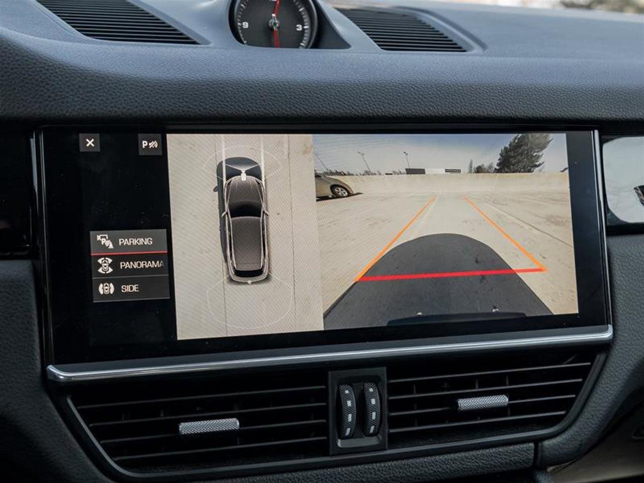 2021 Porsche Cayenne AWD Premium Plus Pkg 21 RS Spyder Design Wheels in Photo