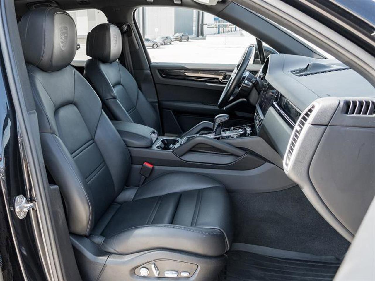 2021 Porsche Cayenne AWD Premium Plus Pkg 21 RS Spyder Design Wheels in Photo