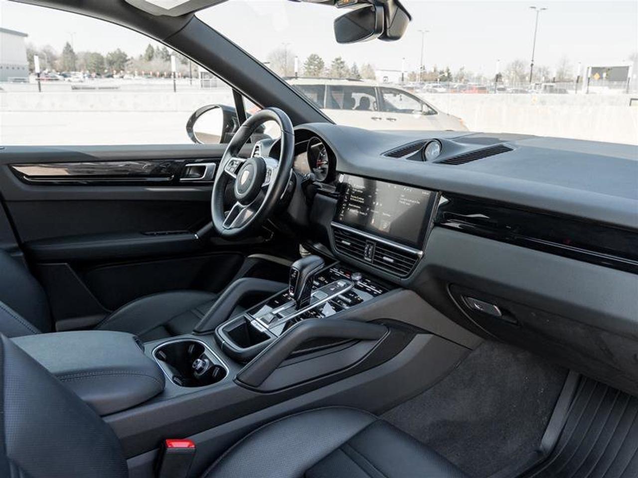 2021 Porsche Cayenne AWD Premium Plus Pkg 21 RS Spyder Design Wheels in Photo