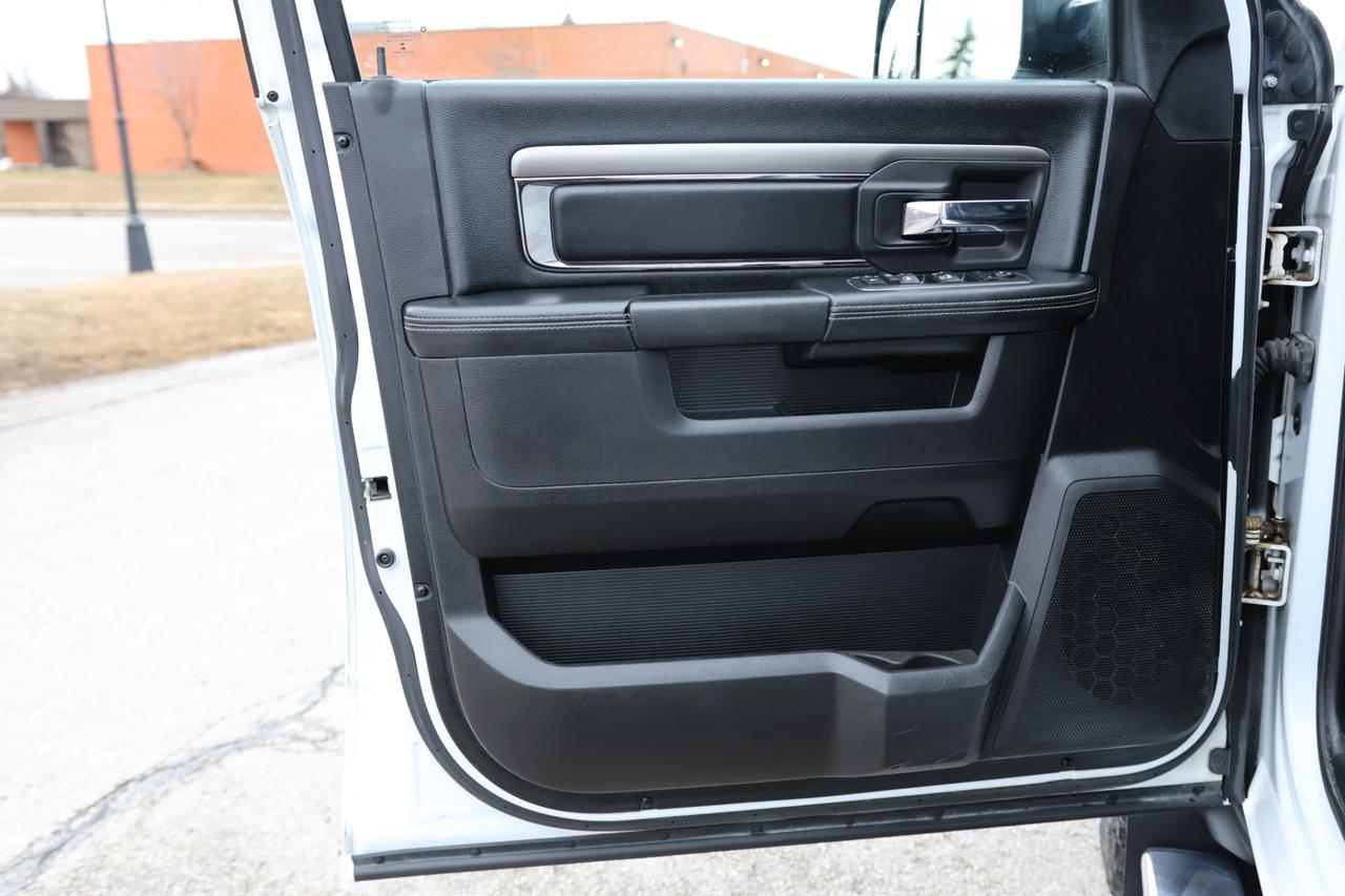 2016 RAM 1500 SPORT 4WD-5.7L HEMI/QUADCAB/R STARTER/NAV/BCAM/P S Photo