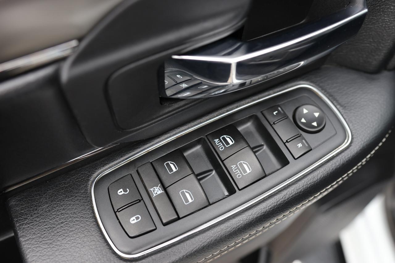 2016 RAM 1500 SPORT 4WD-5.7L HEMI/QUADCAB/R STARTER/NAV/BCAM/P S Photo