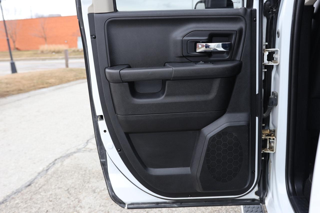 2016 RAM 1500 SPORT 4WD-5.7L HEMI/QUADCAB/R STARTER/NAV/BCAM/P S Photo