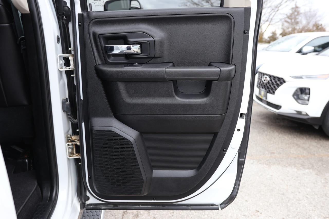 2016 RAM 1500 SPORT 4WD-5.7L HEMI/QUADCAB/R STARTER/NAV/BCAM/P S Photo