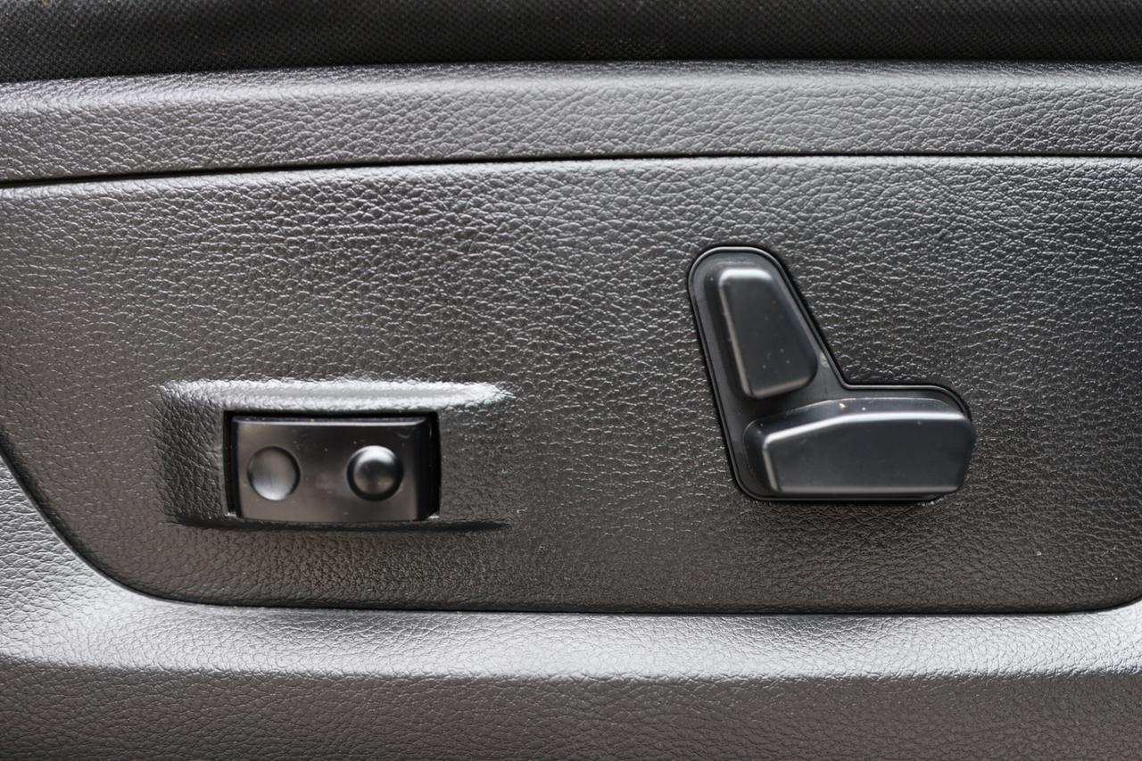 2016 RAM 1500 SPORT 4WD-5.7L HEMI/QUADCAB/R STARTER/NAV/BCAM/P S Photo