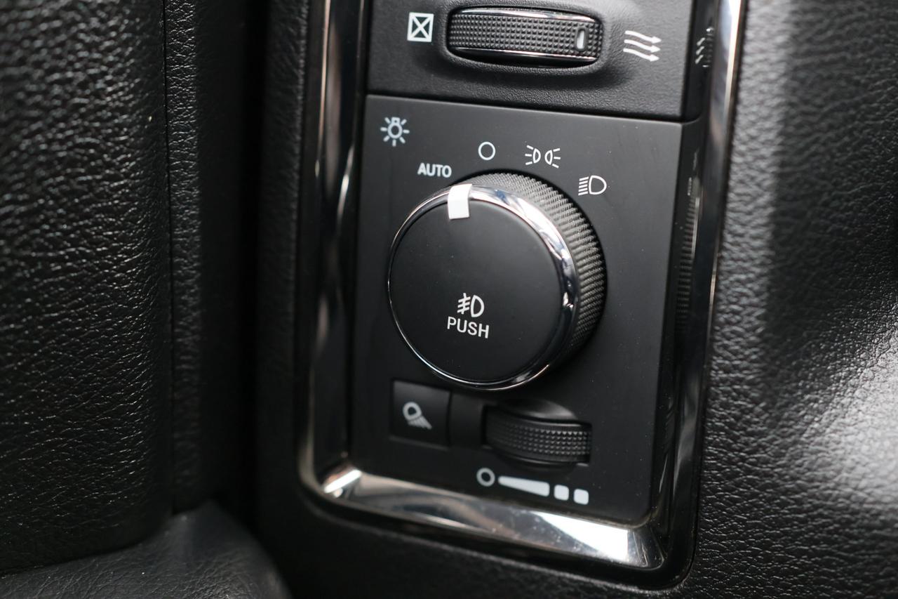 2016 RAM 1500 SPORT 4WD-5.7L HEMI/QUADCAB/R STARTER/NAV/BCAM/P S Photo