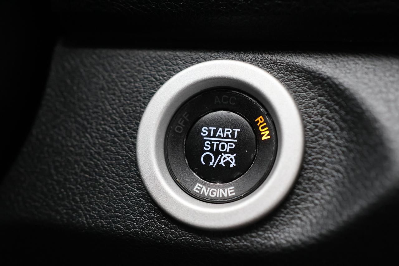 2016 RAM 1500 SPORT 4WD-5.7L HEMI/QUADCAB/R STARTER/NAV/BCAM/P S Photo