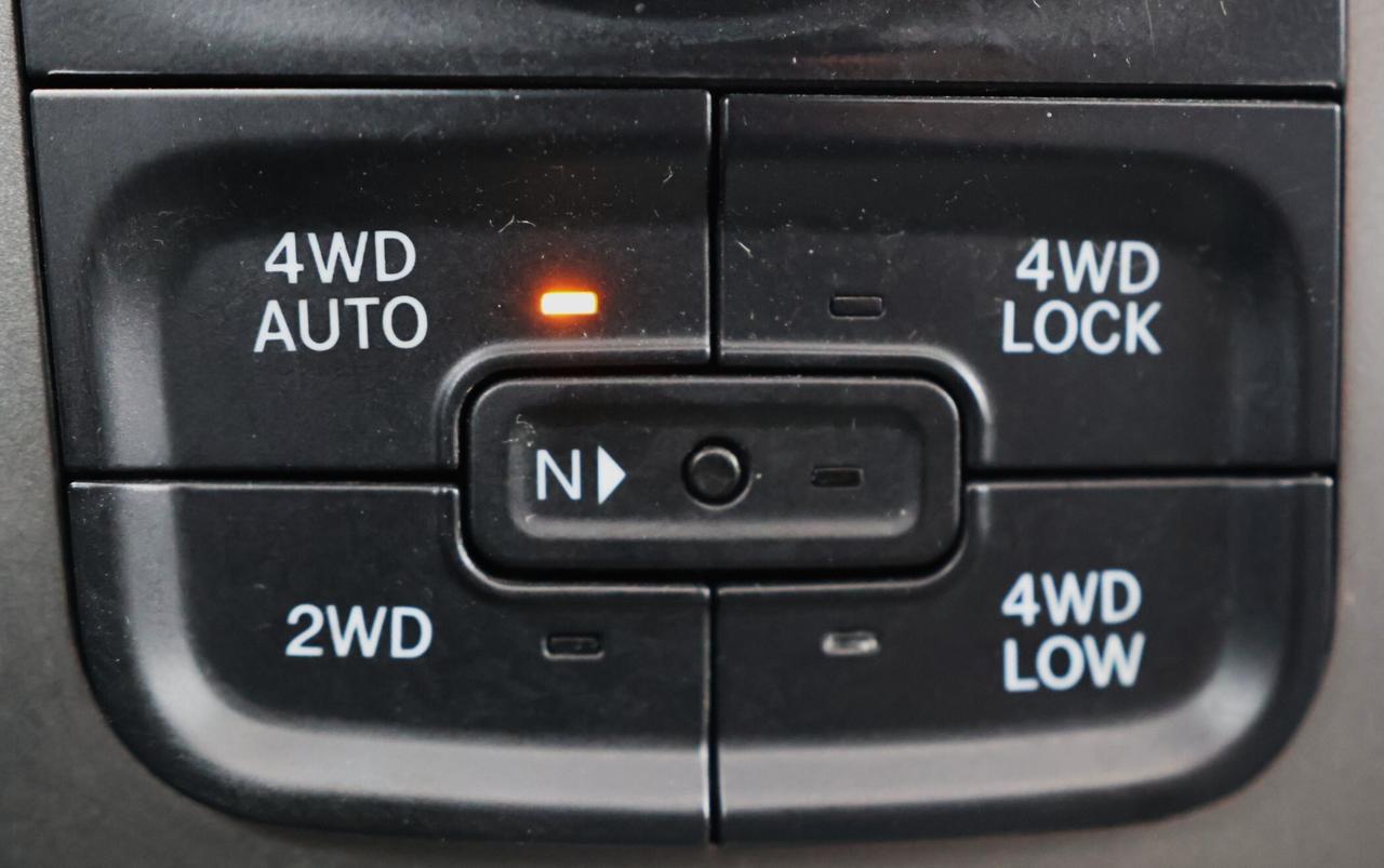 2016 RAM 1500 SPORT 4WD-5.7L HEMI/QUADCAB/R STARTER/NAV/BCAM/P S Photo