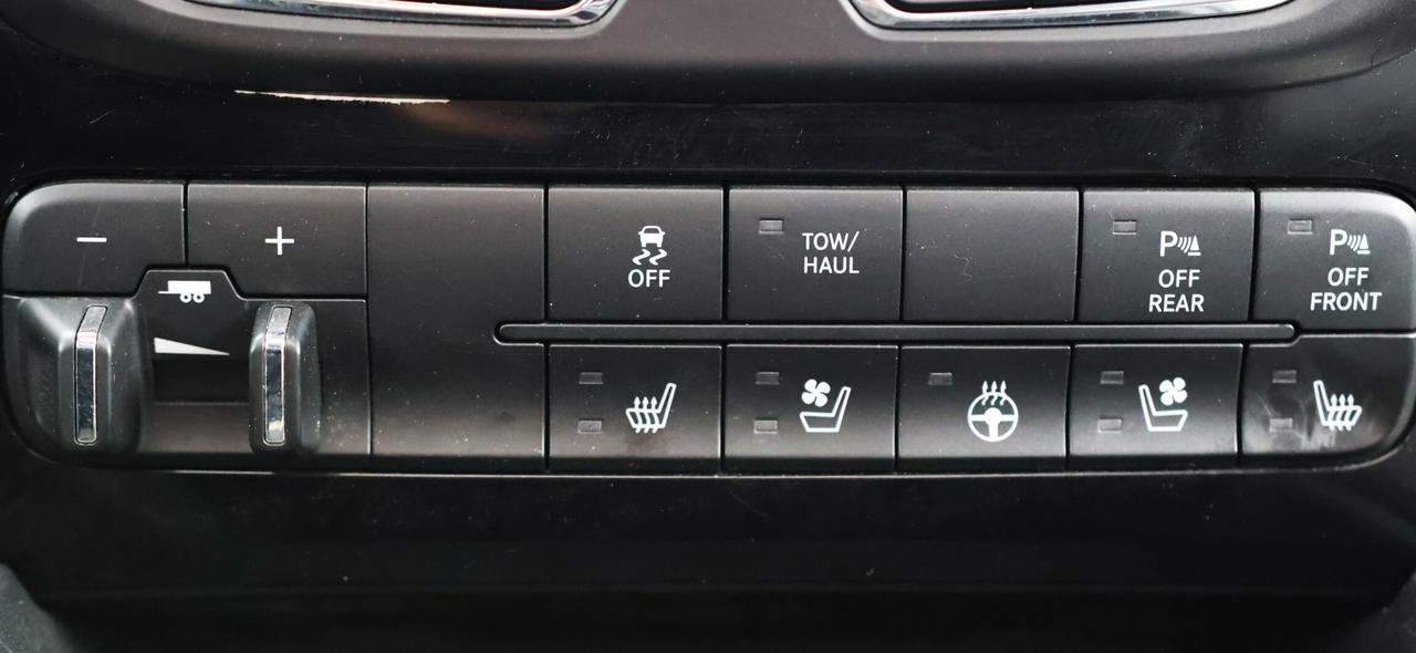 2016 RAM 1500 SPORT 4WD-5.7L HEMI/QUADCAB/R STARTER/NAV/BCAM/P S Photo