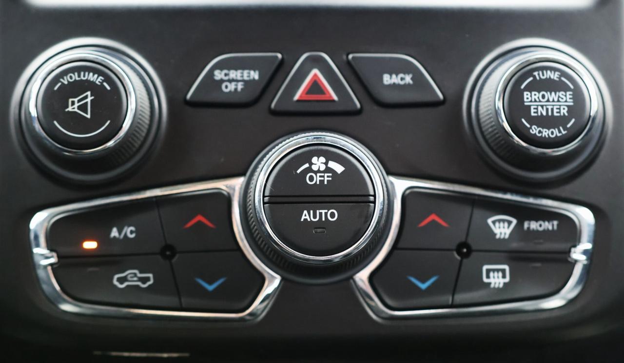 2016 RAM 1500 SPORT 4WD-5.7L HEMI/QUADCAB/R STARTER/NAV/BCAM/P S Photo