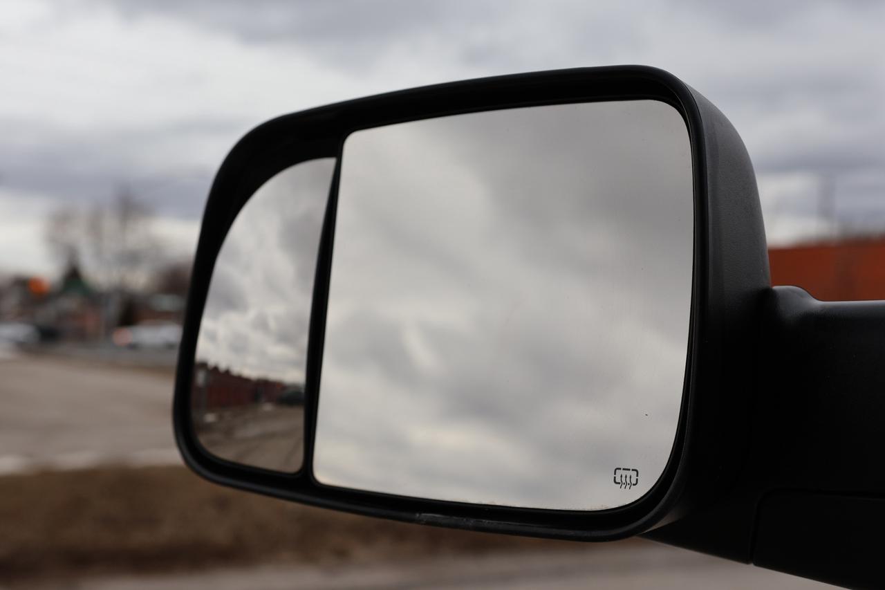 2016 RAM 1500 SPORT 4WD-5.7L HEMI/QUADCAB/R STARTER/NAV/BCAM/P S Photo