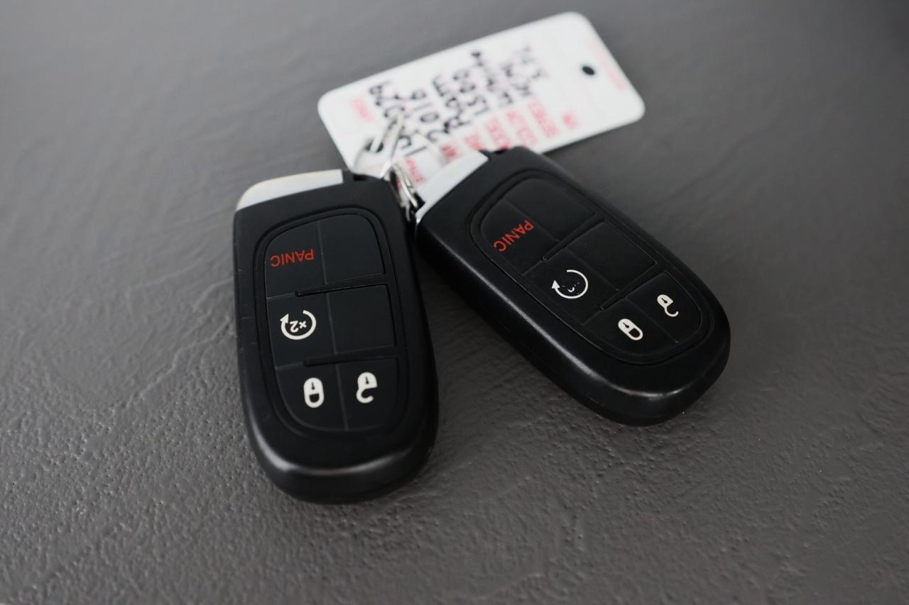 2016 RAM 1500 SPORT 4WD-5.7L HEMI/QUADCAB/R STARTER/NAV/BCAM/P S Photo