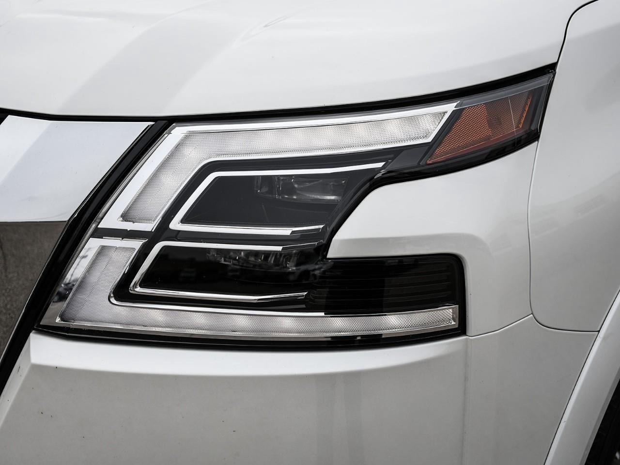 2023 Nissan Armada Platinum Panoroof   ACC + Lane Keeping Photo