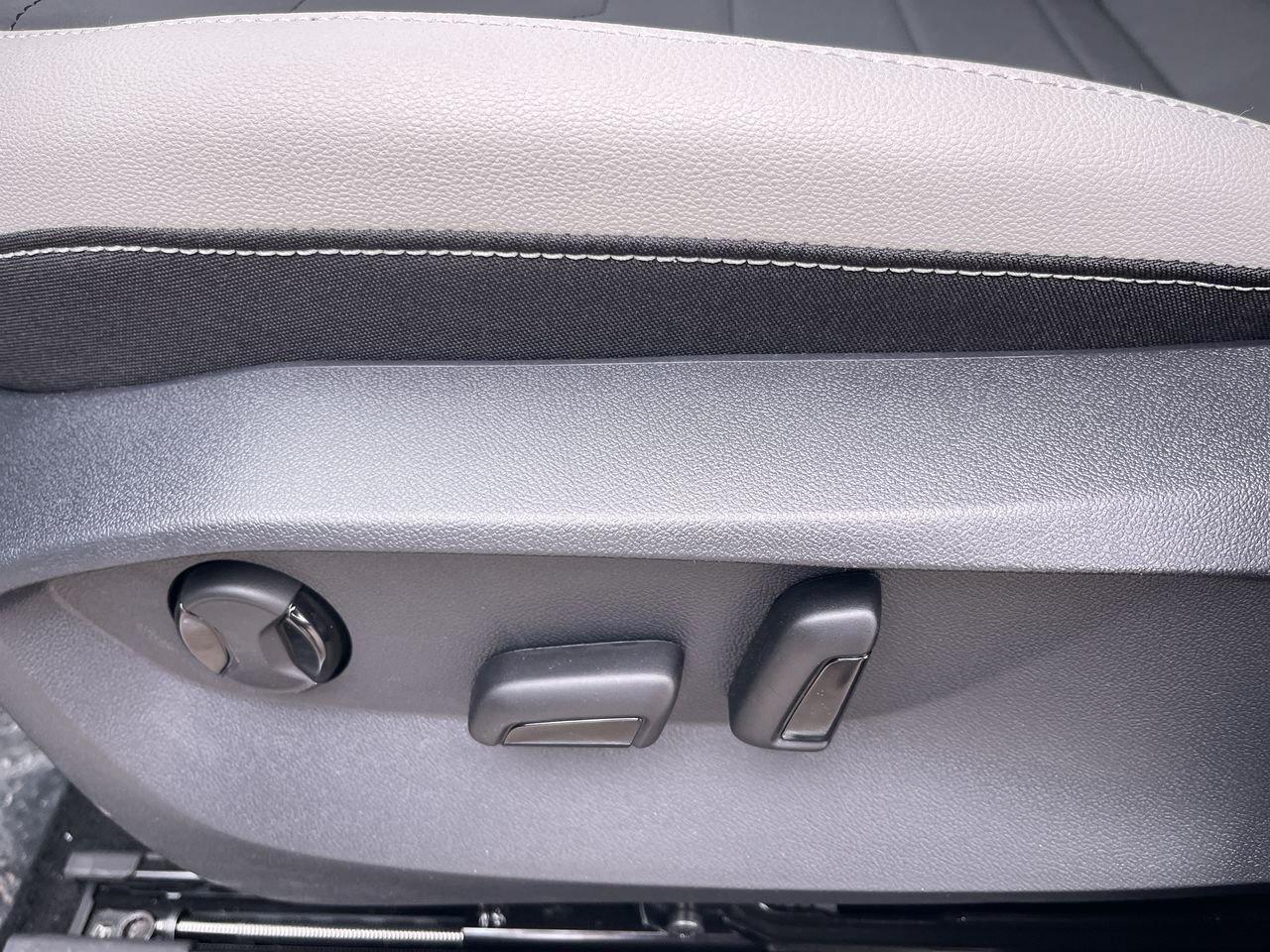 2026 Volkswagen Taos Comfortline 4MOTION Adaptive Cruise Control  Remot Photo