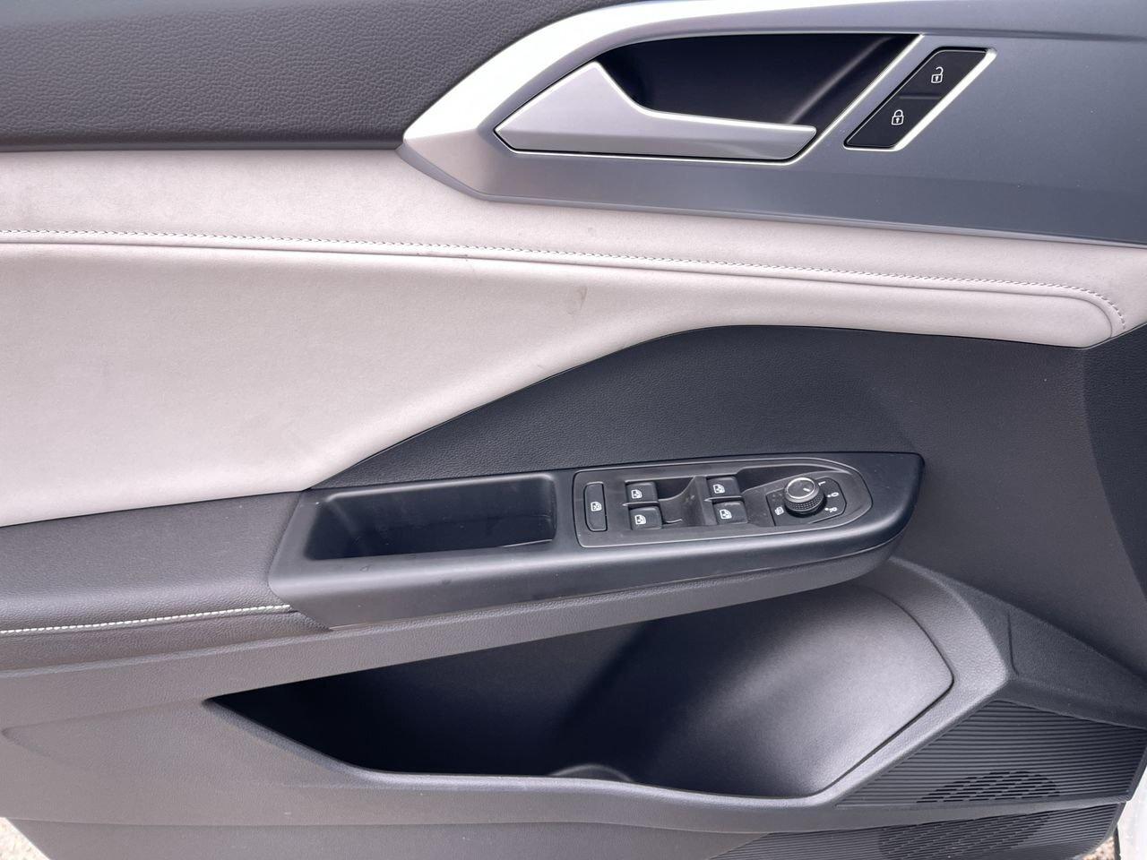 2026 Volkswagen Taos Comfortline 4MOTION Adaptive Cruise Control  Remot Photo