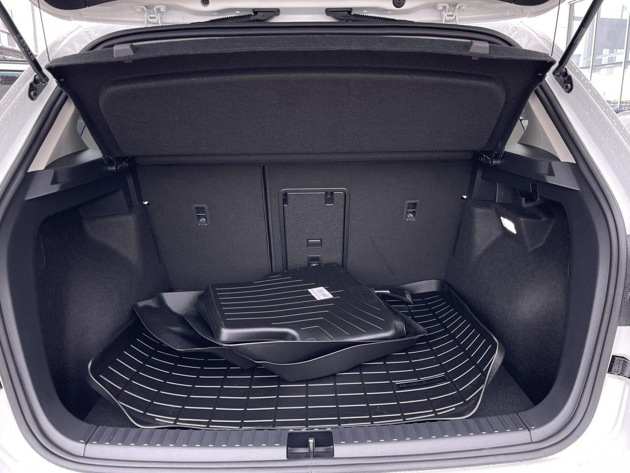 2026 Volkswagen Taos Comfortline 4MOTION Adaptive Cruise Control  Remot Photo