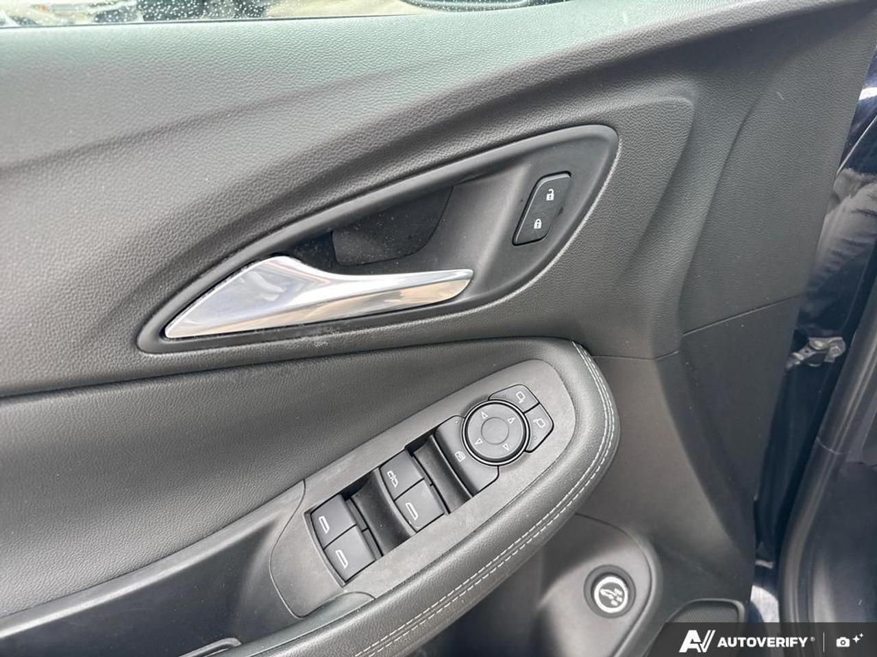2020 Buick Encore GX Select AWD   ONE OWNER   NO CLAIMS   CARPLAY Photo