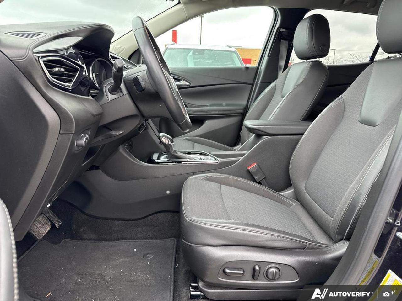 2020 Buick Encore GX Select AWD   ONE OWNER   NO CLAIMS   CARPLAY Photo