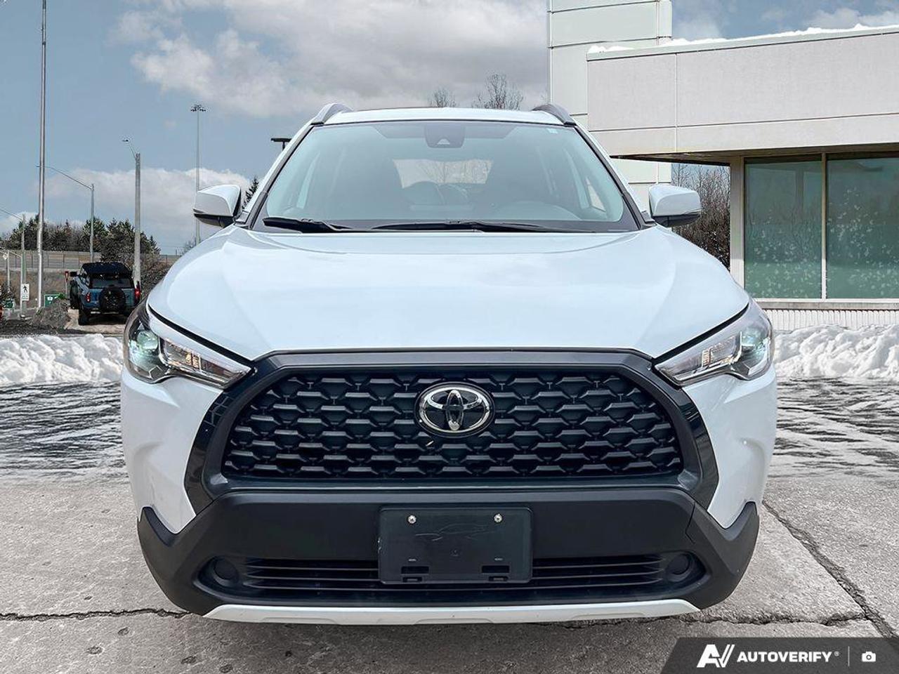 2022 Toyota Corolla Cross LE   HTD SEATS   NAV   SUNROOF Photo2