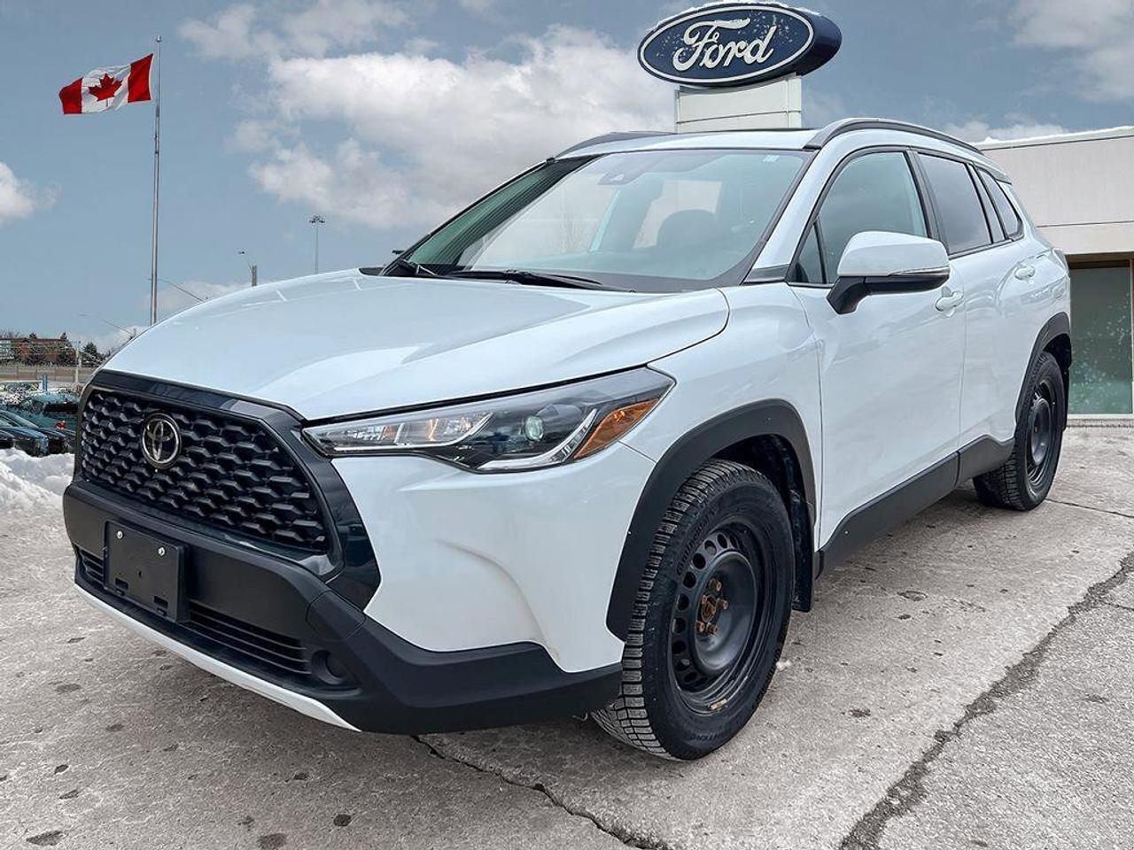 2022 Toyota Corolla Cross LE   HTD SEATS   NAV   SUNROOF Photo