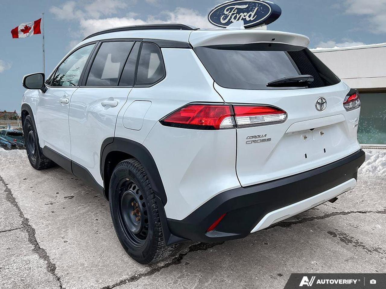 2022 Toyota Corolla Cross LE   HTD SEATS   NAV   SUNROOF Photo4