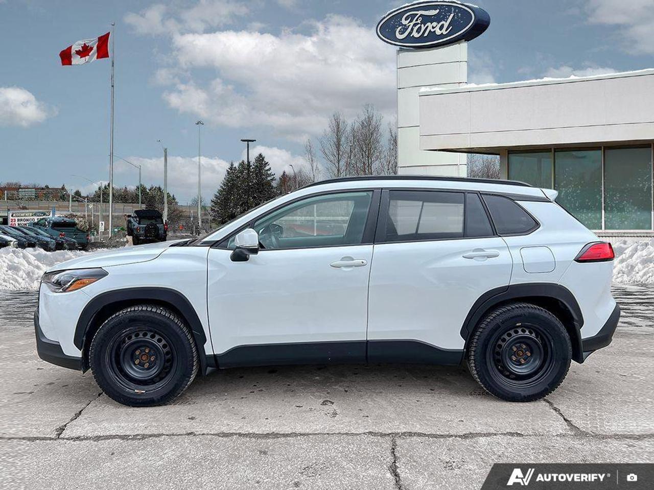 2022 Toyota Corolla Cross LE   HTD SEATS   NAV   SUNROOF Photo3