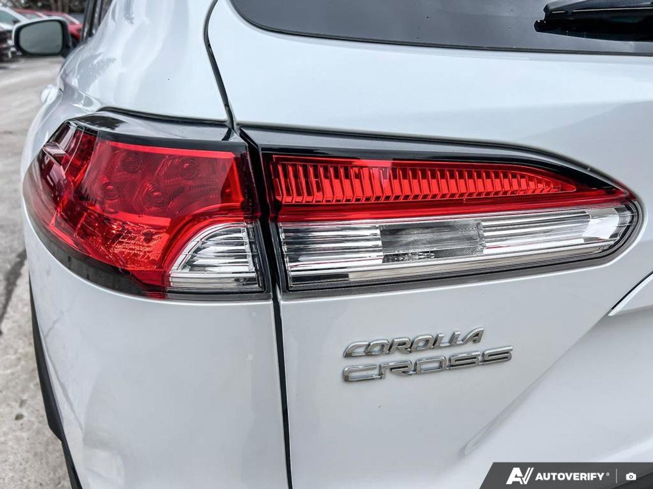 2022 Toyota Corolla Cross LE   HTD SEATS   NAV   SUNROOF Photo